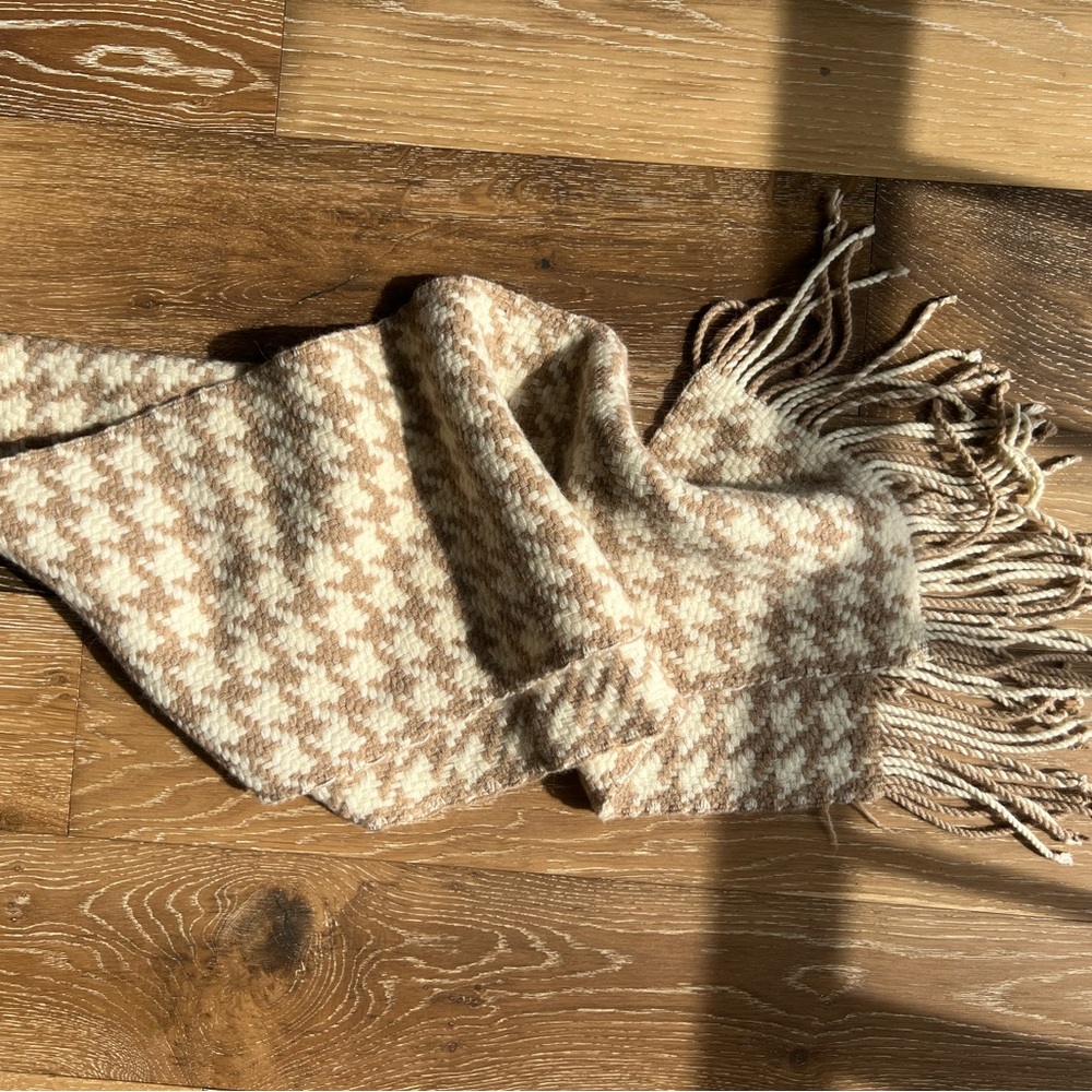 NWOT Banana Republic Houndstooth scarf